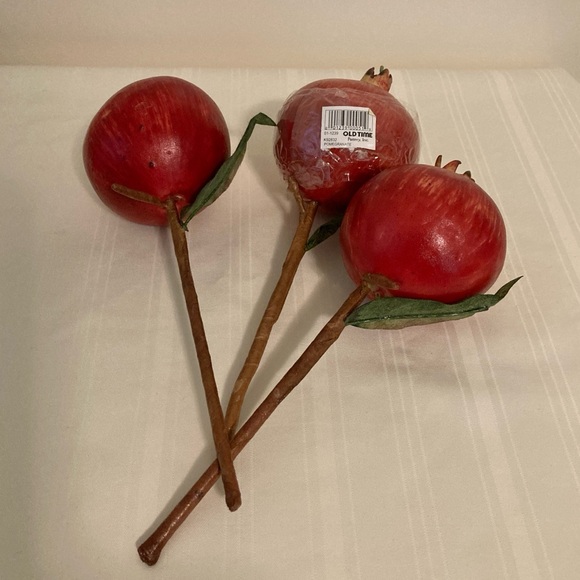 Vintage Old Time Pottery Group of Three Faux Pomegranate with Stems & a leaf - Picture 3 of 4